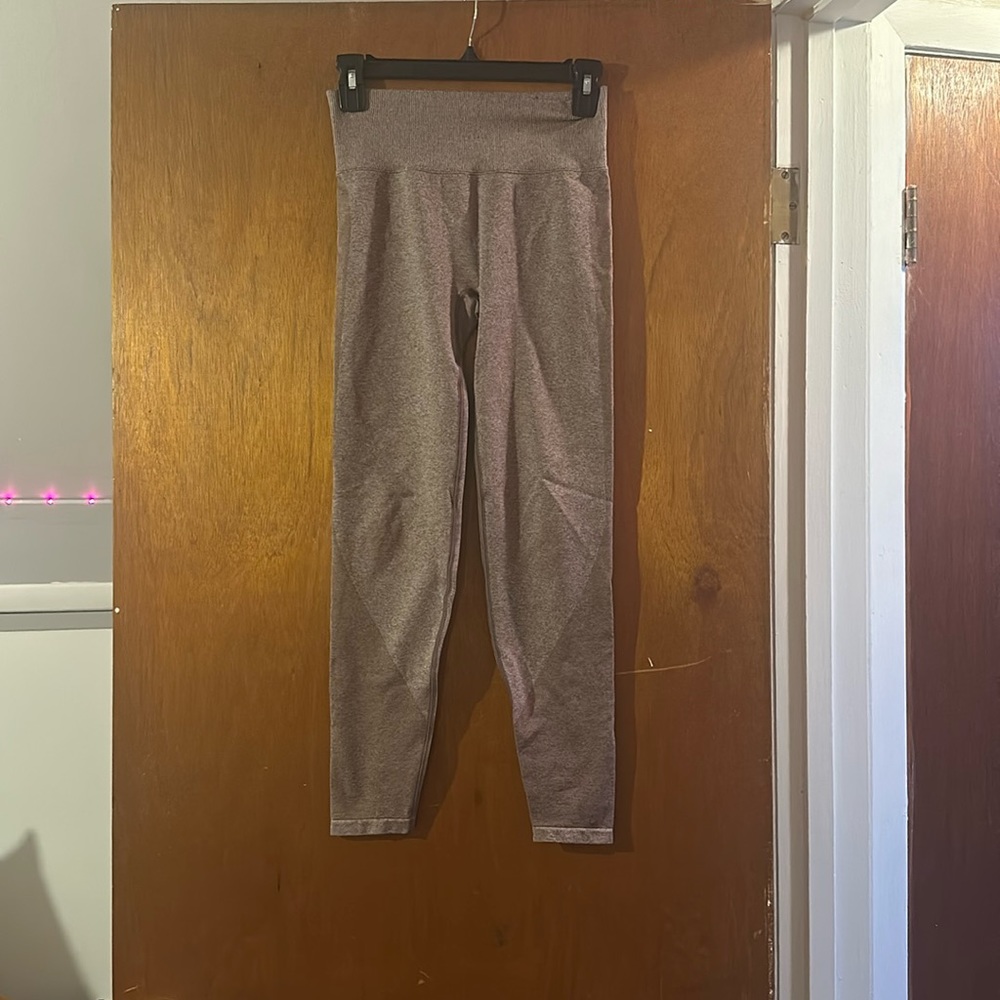 PINK ACTIVEWEAR VS yoga leggings